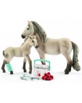 Комплект фигурки Schleich Horse Club - Първа помощ за Хана