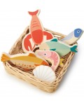 Дървен игрален комплект Tender Leaf Toys - Морски дарове в кошница