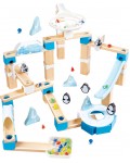 Дървена игра Hape - Писта с пингвини и топчета, 112 части