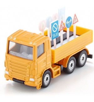 Детска играчка Siku - Road Main Lorry, с 8 пътни знака