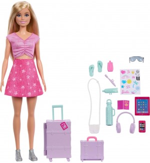 Игрален комплект Barbie Family & Friends - Barbie Malibu с 10 аксесоара за пътуване