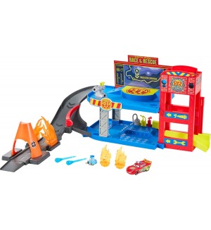 Игрален комплект Disney Pixar Cars - Race & Rescue, с количка Маккуин Светкавицата и Гуидо