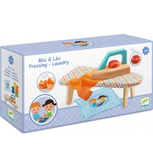 Игрален комплект Djeco - Mia & Léo, ютия и дъска за гладене