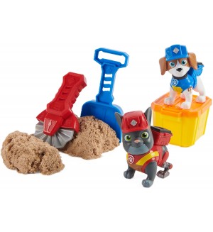 Игрален комплект Spin Master Paw Patrol - Чарджър и Уилър, с кинетичен пясък Игрален комплект Spin Master Paw Patrol - Чарджър и Уилър, с кинетичен пясък