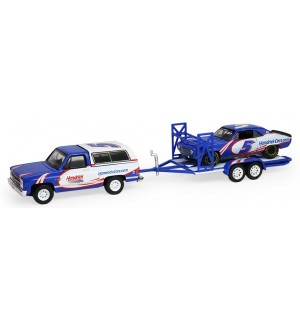 Колекционерски модел Greenlight Съвременни: Автомобили - Chevrolet K5 Blazer Silverado (1986) and Chevrolet Camaro (1969)