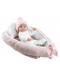 Кукла бебе Paola Reina Mini Pikolines - Момиче с легълце, 32 cm