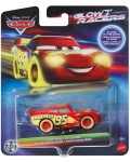 Метална количка Disney Pixar Cars - Glow Racers, Lightning McQueen, 1:55